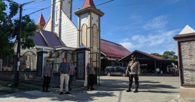 Personel Polresta Palu saat melakukan Patroli di salah satu Gereja di Kota Palu.