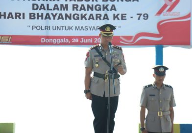 Polres Donggala Gelar Upacara Tabur Bunga di Dermaga Satpolair Peringati Hari Bhayangkara ke-79.