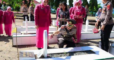 Kapolres Banggai Pimpin Upacara Ziarah dan Tabur Bunga di TMP Tanjung Tuwis