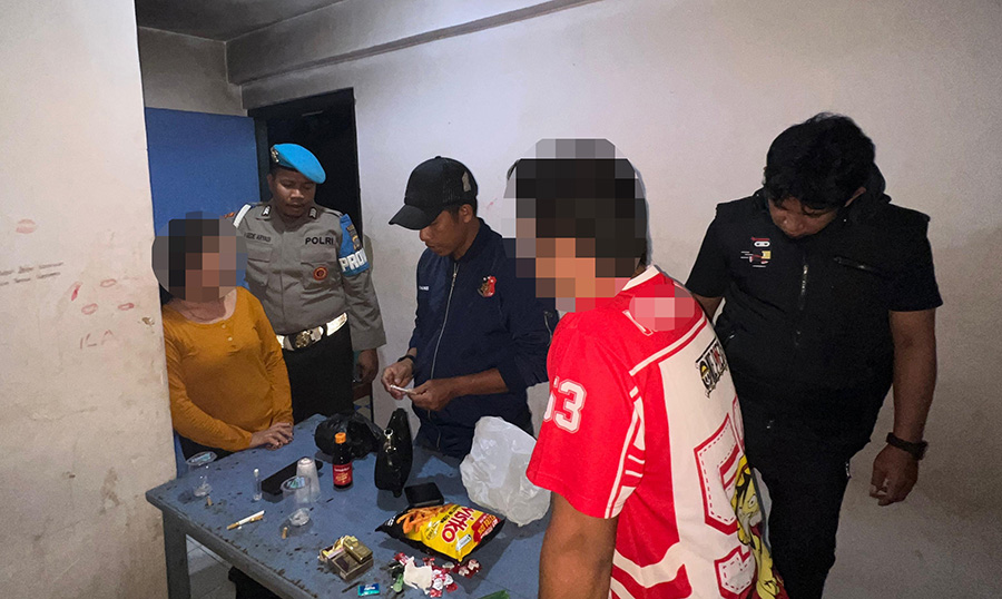 Polisi Gelandang Dua Pasangan Bukan Suami Isteri Saat Razia di Penginapan  Luwuk – TribrataNews