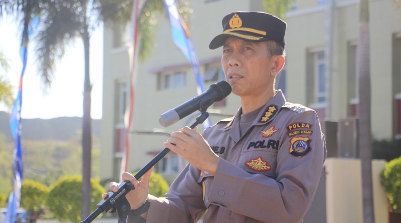 Kabidkum) Polda Sulteng Kombes Pol. Andrie Satiagraha, S.H., S.I.K., saat memimpin apel pagi kamis 18/06/2026.