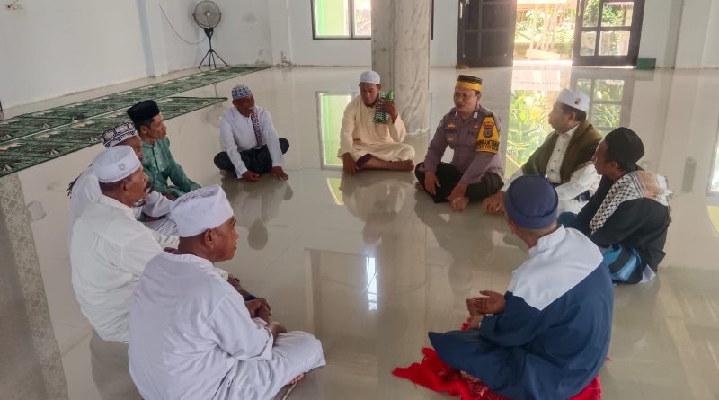 Serap Aspirasi Warga Abason, Polsek Totikum Gelar Jumat Curhat Bersama Tokoh Agama