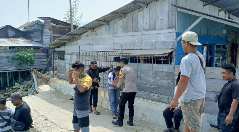 Gencarkan Kamtibmas dan Cegah Karhutla, Polsek Tinangkung Sapa Warga di Pasar Rakyat Salakan