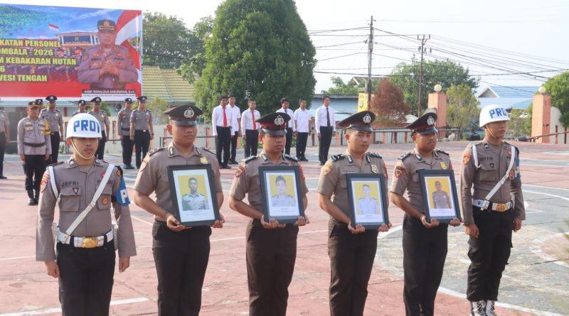 Kapolres Bangkep Ronaldus Karurukan Pimpin Upacara PTDH 4 Personel Terlibat Narkotika dan Desersi