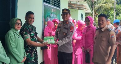 HUT ke-81 TNI, Polsek Kintom Datangi Koramil, Perkuat Sinergitas TNI-Polri