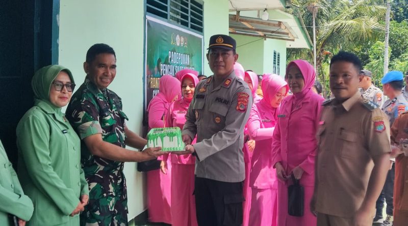 HUT ke-81 TNI, Polsek Kintom Datangi Koramil, Perkuat Sinergitas TNI-Polri
