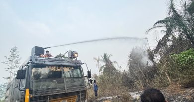 Sinergi Personel Gabungan dan Armada AWC Sat Samapta Polres Buol Berhasil Padamkan Kebakaran Kebun Salak di Pinamula Baru