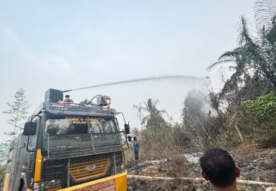 Sinergi Personel Gabungan dan Armada AWC Sat Samapta Polres Buol Berhasil Padamkan Kebakaran Kebun Salak di Pinamula Baru