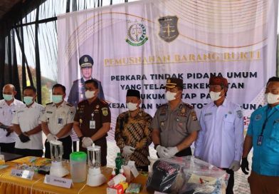 Wakapolres Touna Hadiri Pemusnahan Barang Bukti Perkara Pidana yang Berkekuatan Hukum Tetap