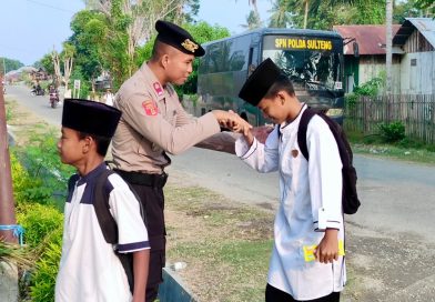 Tanamkan Jiwa Pengabdian, Siswa Bintara SPN Polda Sulteng Peduli Sekolah