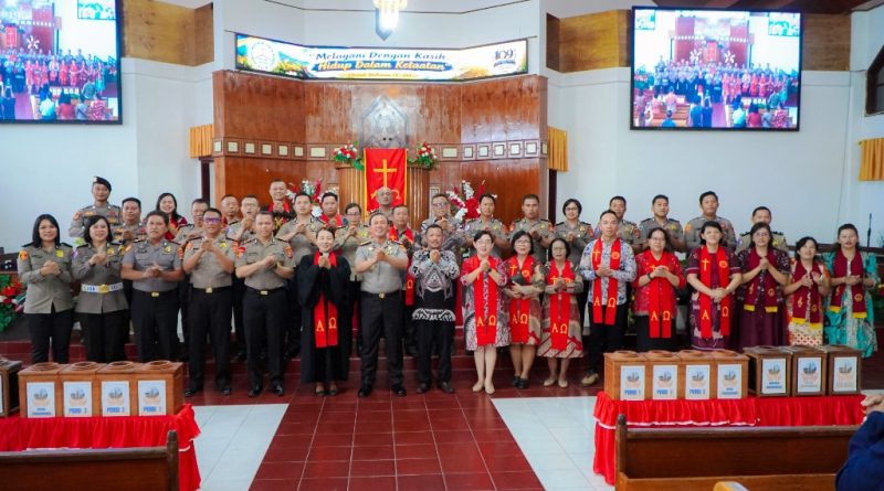 Kapolresta Banggai Turun Langsung Menyapa Jemaat, Sinergi Polri Lewat Minggu Kasih